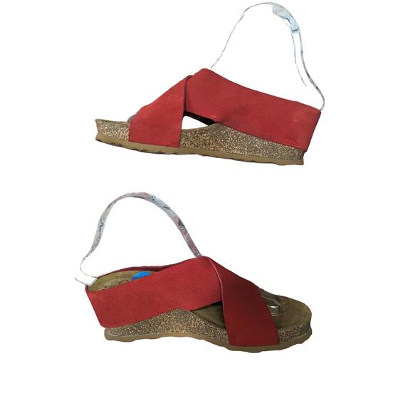 Yokono Women's size 7.5 Red Suede Wedge Sandals - Picture 4 of 7